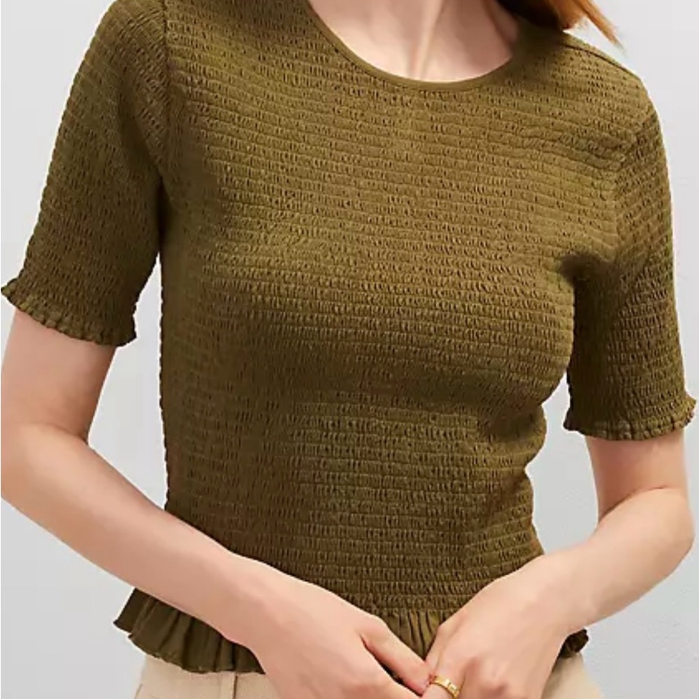 Ann Taylor olive green Short Sleeve Top fitted new beautiful fit sz L